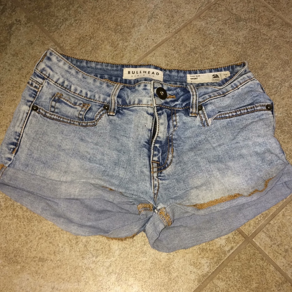 Light washed low rise BullHead shorts
